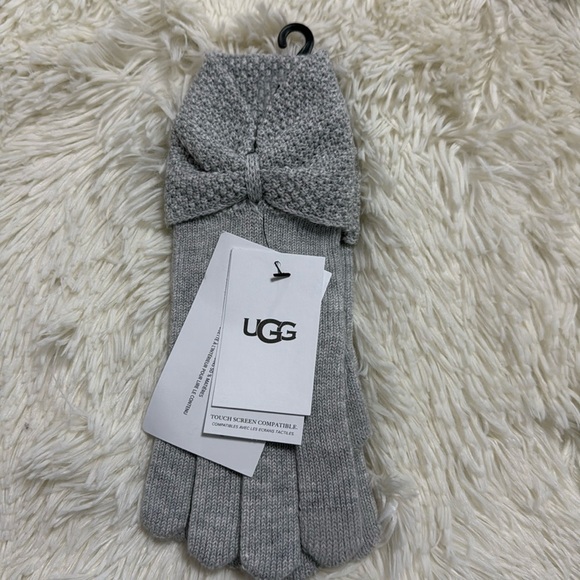 UGG Gray Bow Gloves - Picture 1 of 3
